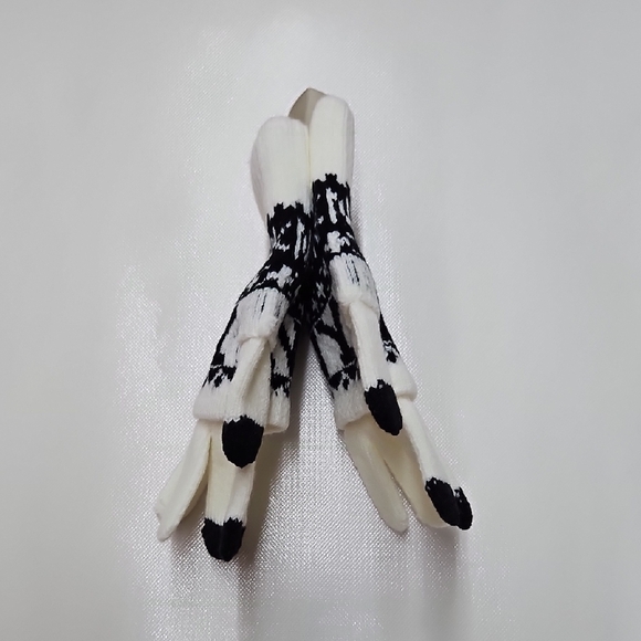 New York Gloves - Black and White - Picture 3 of 5